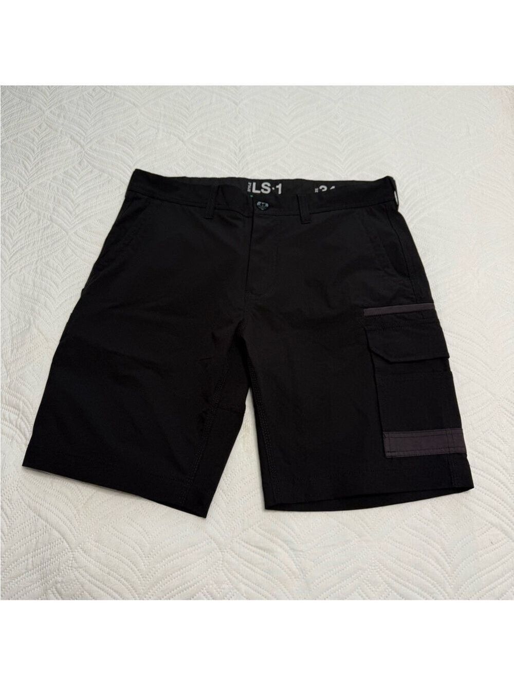 FDX Men’s Black Cargo Shorts. Size 34